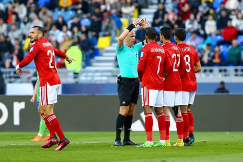 تايلور.. الأهلي يعرفه جيدًا قبل مباراة بالميراس.. وواقعة مورينيو الشهيرة (صور وفيديو)